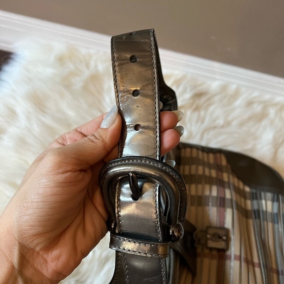 Burberry Olive Green Nova Check PVC and Patent Leather Brooke Hobo - Picture 8 of 13